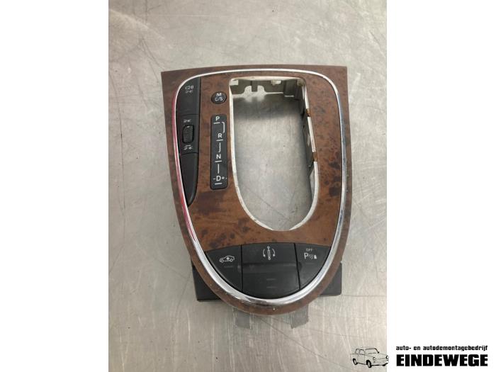Gear shift selector indicator
