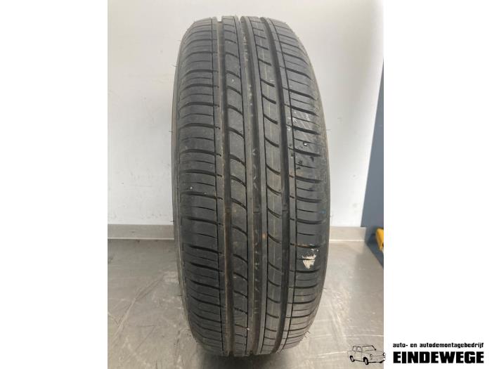Używane Opona Cena na żądanie oferowane przez Auto- en demontagebedrijf Eindewege