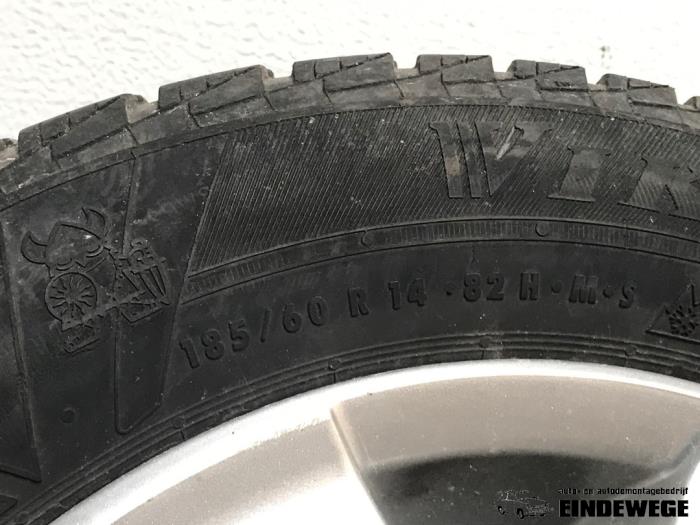 Hjuluppsättning + däck från en Volkswagen Polo IV (9N1/2/3) 1.4 TDI 70 2005