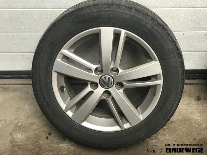Kit jantes + pneumatiques d'un Volkswagen Polo IV (9N1/2/3) 1.2 2005