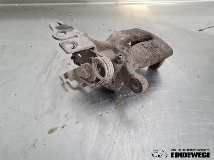 Gebrauchte Bremszange rechts hinten Volkswagen Caddy IV 2.0 TDI 75 Preis € 45,00 Margenregelung angeboten von Auto- en demontagebedrijf Eindewege
