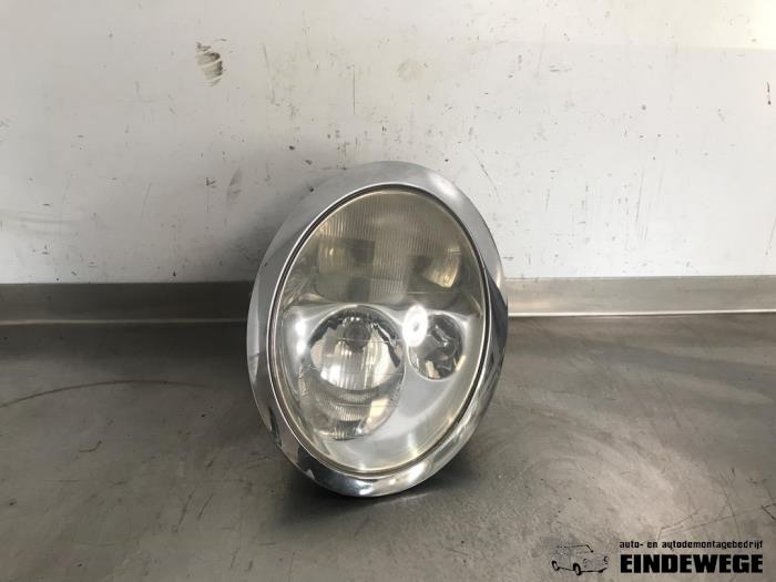 Używane Reflektor lewy BMW Mini (R50/53) 1.6 16V Cooper Cena € 38,50 Procedura marży oferowane przez Auto- en demontagebedrijf Eindewege