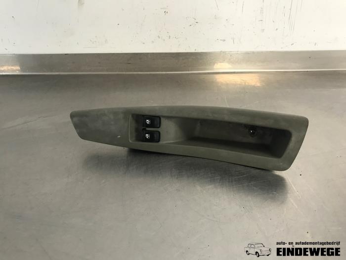 Usados Interruptor de ventanilla eléctrica Chevrolet Nubira Wagon 1.6 16V Precio € 20,00 Norma de margen ofrecido por Auto- en demontagebedrijf Eindewege