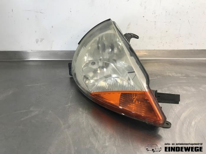 Używane Reflektor prawy Ford Ka I 1.3i Cena € 25,00 Procedura marży oferowane przez Auto- en demontagebedrijf Eindewege