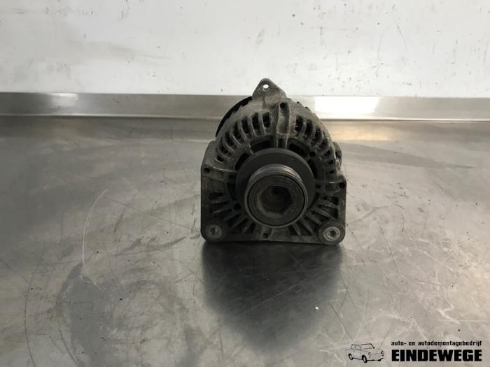 Gebrauchte Dynamo Renault Megane II (BM/CM) 1.6 16V Autom. Preis € 35,00 Margenregelung angeboten von Auto- en demontagebedrijf Eindewege