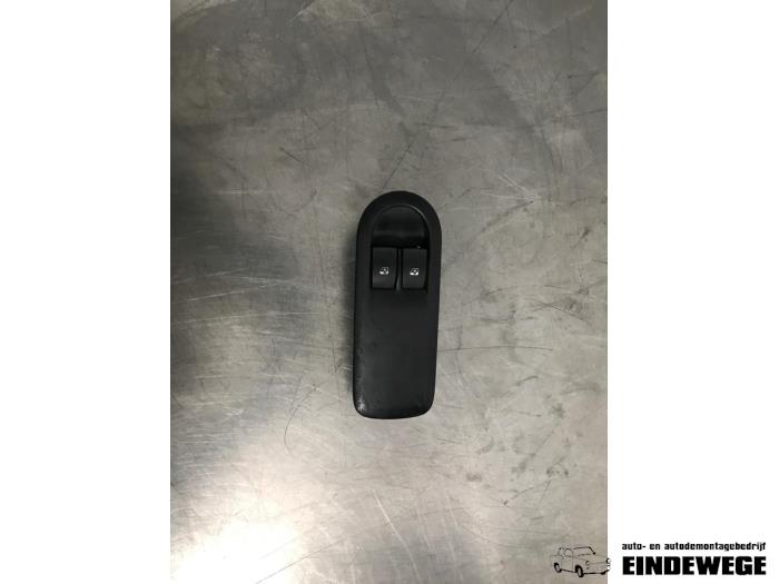 Usados Interruptor combinado de ventanillas Renault Megane II (BM/CM) 1.6 16V Autom. Precio € 20,00 Norma de margen ofrecido por Auto- en demontagebedrijf Eindewege