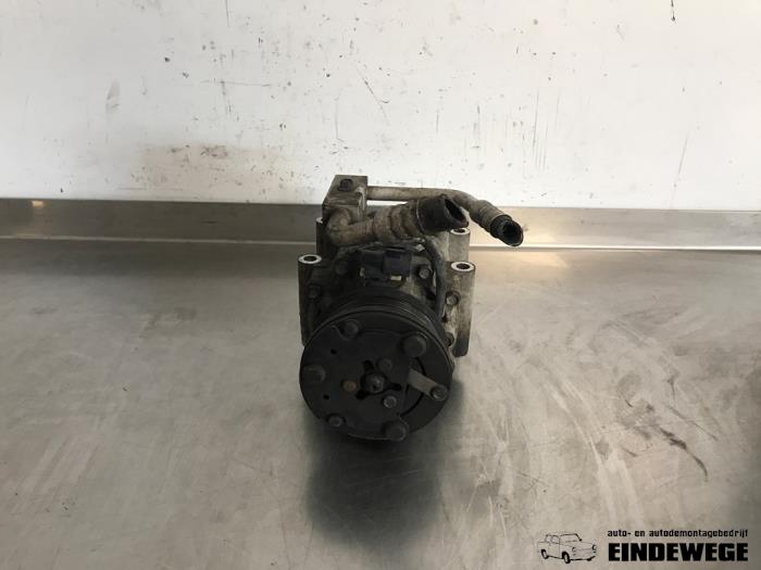 Usagé Compresseur de clim Ford Focus 1 1.6 16V Prix € 52,50 Règlement à la marge proposé par Auto- en demontagebedrijf Eindewege