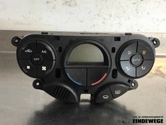 Begagnade Värmekontrollpanel Ford Focus 1 1.6 16V Pris € 30,00 Marginaltabell erbjuds av Auto- en demontagebedrijf Eindewege
