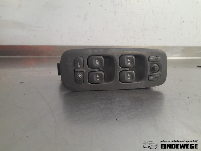 Usados Interruptor combinado de ventanillas Volvo S60 I (RS/HV) 2.4 20V 170 Precio € 30,00 Norma de margen ofrecido por Auto- en demontagebedrijf Eindewege