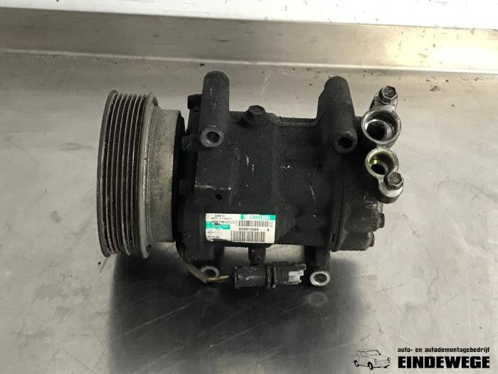 Usagé Compresseur de clim Renault Modus/Grand Modus (JP) 1.2 16V TCE 100 Prix € 52,50 Règlement à la marge proposé par Auto- en demontagebedrijf Eindewege