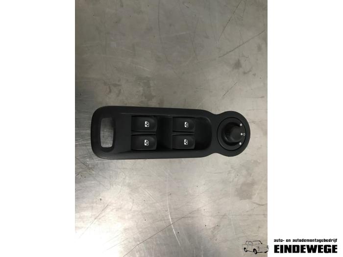 Usados Interruptor combinado de ventanillas Renault Modus/Grand Modus (JP) 1.2 16V TCE 100 Precio € 35,00 Norma de margen ofrecido por Auto- en demontagebedrijf Eindewege