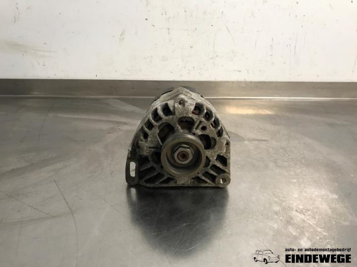 Begagnade Dynamo Renault Twingo (C06) 1.2 Pris € 30,00 Marginaltabell erbjuds av Auto- en demontagebedrijf Eindewege