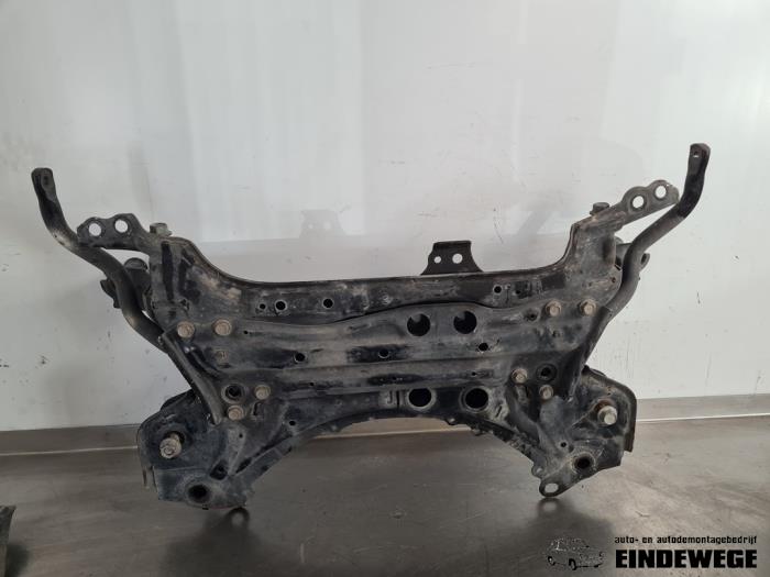 Subframe from a Lexus NX I (Z1) 300h 2.5 16V 4x4 2018