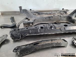 Subframe from a Lexus NX I (Z1) 300h 2.5 16V 4x4 2018
