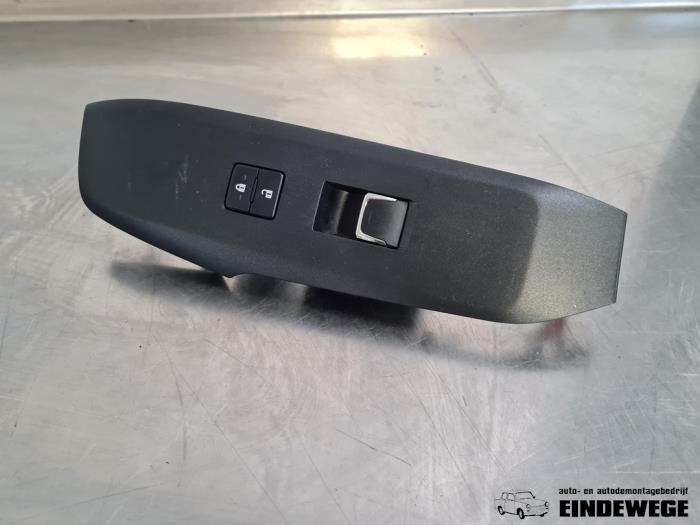 Usados Interruptor de ventanilla eléctrica Lexus NX I (Z1) 300h 2.5 16V 4x4 Precio € 38,50 Norma de margen ofrecido por Auto- en demontagebedrijf Eindewege