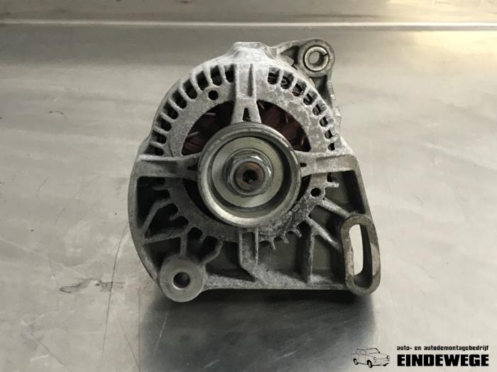 Begagnade Dynamo Fiat Punto II (188) 1.2 60 S Pris på förfrågan erbjuds av Auto- en demontagebedrijf Eindewege