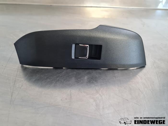 Usados Interruptor de ventanilla eléctrica Lexus NX I (Z1) 300h 2.5 16V 4x4 Precio € 26,25 Norma de margen ofrecido por Auto- en demontagebedrijf Eindewege