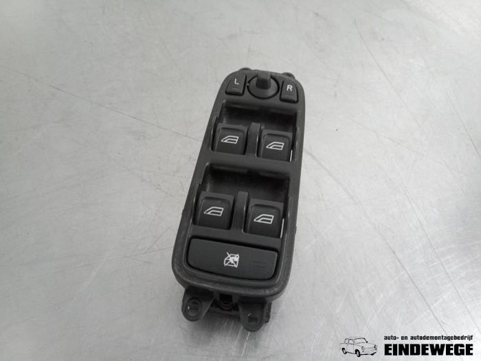 Używane Przelacznik combi okienny Volvo V50 (MW) 1.6 D 16V Cena € 25,00 Procedura marży oferowane przez Auto- en demontagebedrijf Eindewege