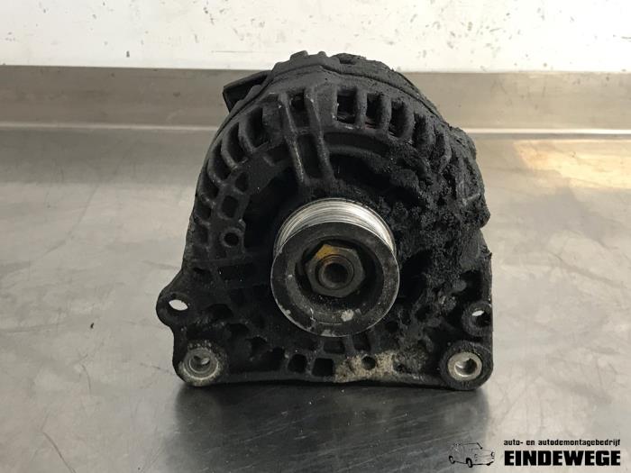 Begagnade Dynamo Volkswagen Golf V (1K1) 1.4 FSI 16V Pris € 35,00 Marginaltabell erbjuds av Auto- en demontagebedrijf Eindewege
