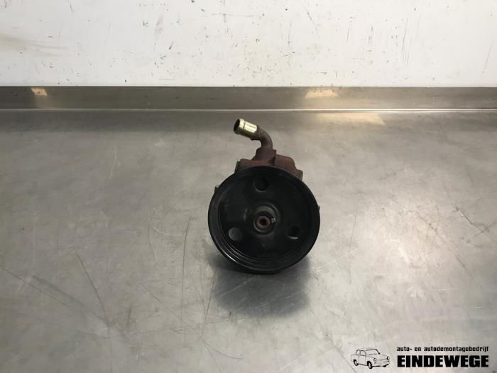 Usagé Pompe de direction Ford Ka I 1.3i Prix € 35,00 Règlement à la marge proposé par Auto- en demontagebedrijf Eindewege