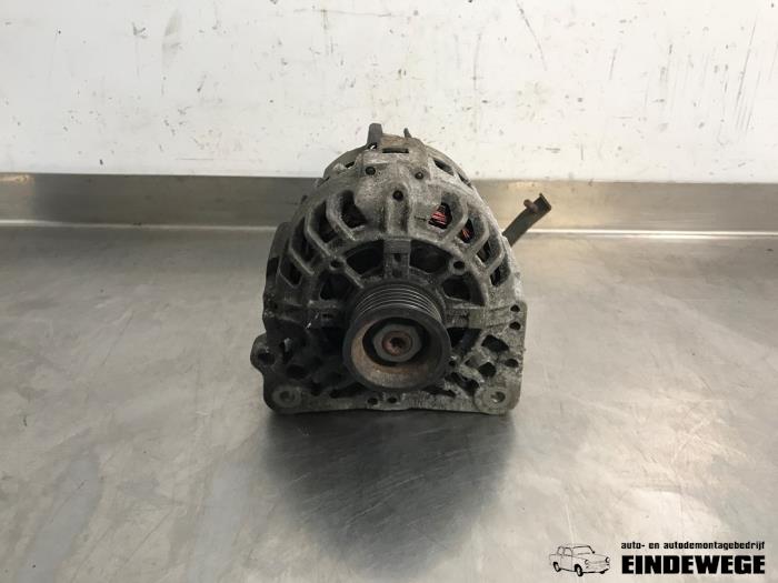 Usagé Dynamo Volkswagen Polo IV (9N1/2/3) 1.2 Prix sur demande proposé par Auto- en demontagebedrijf Eindewege