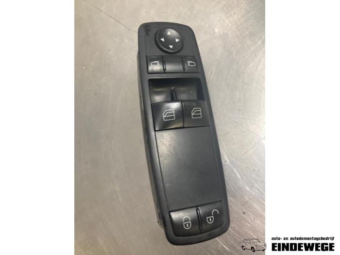 Usados Interruptor combinado de ventanillas Mercedes B (W245) 2.0 B-180 CDI 16V Precio € 28,50 Norma de margen ofrecido por Auto- en demontagebedrijf Eindewege
