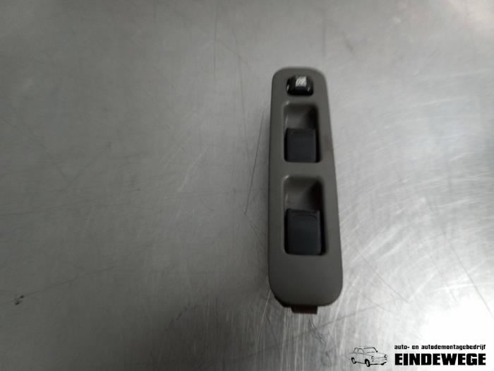 Usados Interruptor combinado de ventanillas Suzuki Alto (RF410) 1.1 16V Precio € 20,00 Norma de margen ofrecido por Auto- en demontagebedrijf Eindewege