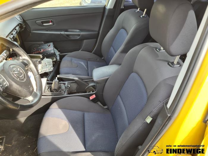 Używane Fotel prawy Mazda 3 Sport (BK) 1.6i 16V Cena na żądanie oferowane przez Auto- en demontagebedrijf Eindewege