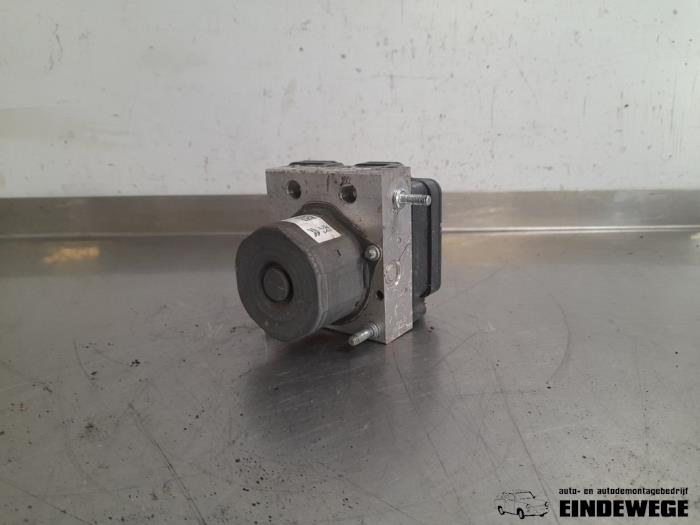 Usagé Pompe ABS Citroen C4 Picasso (3D/3E) 1.2 12V PureTech 130 Prix € 105,00 Règlement à la marge proposé par Auto- en demontagebedrijf Eindewege