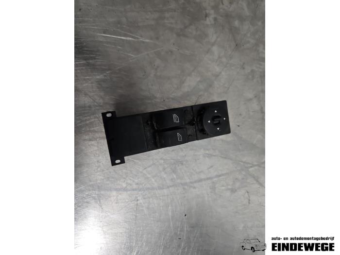 Usados Interruptor combinado de ventanillas Ford Focus C-Max 2.0 16V Precio € 20,00 Norma de margen ofrecido por Auto- en demontagebedrijf Eindewege