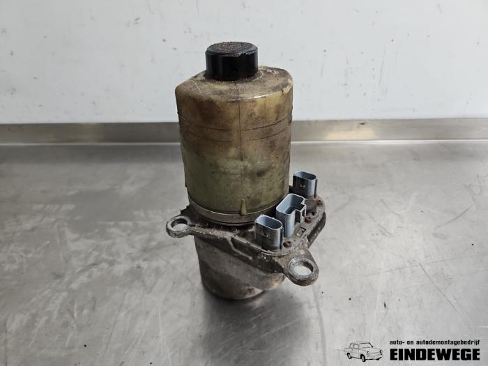 Usagé Pompe de direction Ford Focus C-Max 2.0 16V Prix € 60,00 Règlement à la marge proposé par Auto- en demontagebedrijf Eindewege