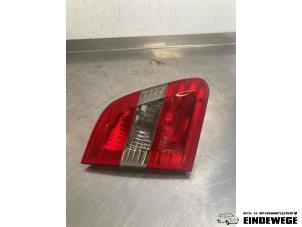 Begagnade Baklykta, vänster Mercedes B (W245) 2.0 B-180 CDI 16V Pris € 20,00 Marginaltabell erbjuds av Auto- en demontagebedrijf Eindewege