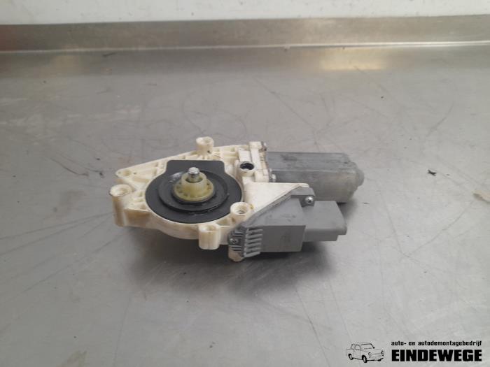 Usados Motor de ventanilla de puerta Peugeot 607 (9D/U) 2.2 16V Precio de solicitud ofrecido por Auto- en demontagebedrijf Eindewege