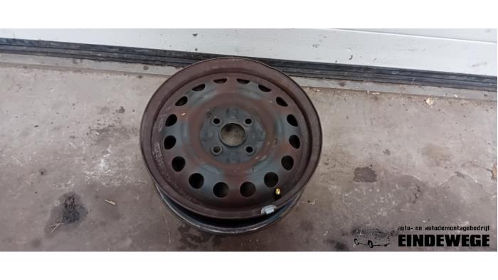 Używane Obrecz Toyota Aygo (B10) 1.0 12V VVT-i Cena € 25,00 Procedura marży oferowane przez Auto- en demontagebedrijf Eindewege