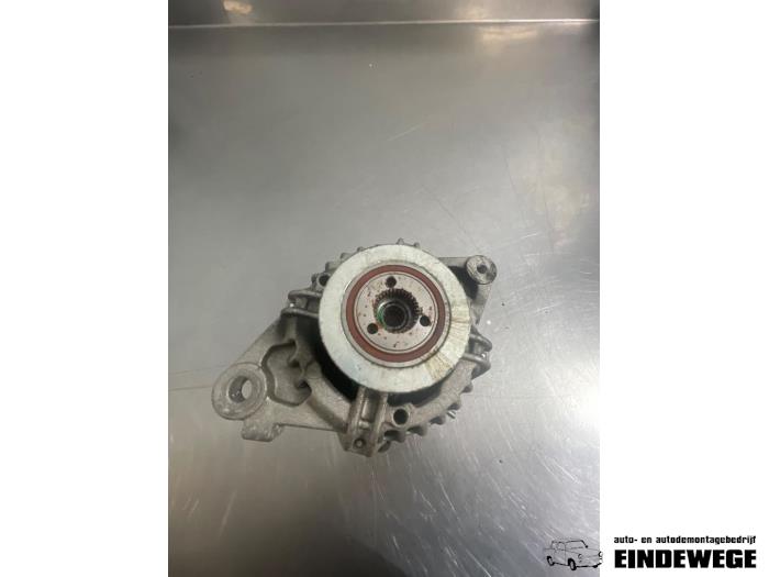 Dynamo van een Toyota Yaris II (P9) 1.4 D-4D 2008