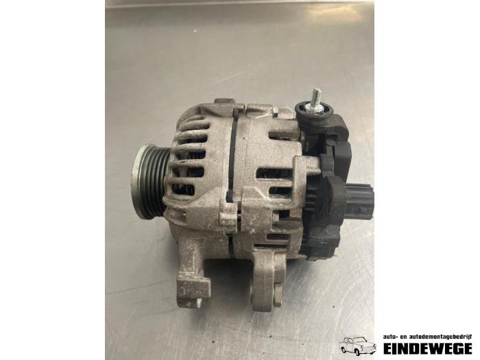 Dynamo van een Toyota Yaris II (P9) 1.4 D-4D 2008