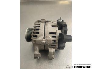 Dynamo van een Toyota Yaris II (P9) 1.4 D-4D 2008
