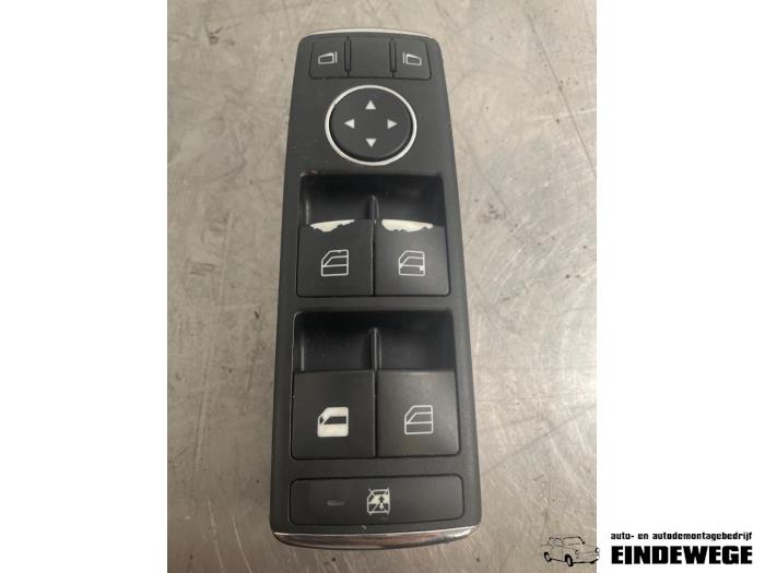 Używane Przelacznik combi okienny Mercedes C Estate (S204) 2.2 C-200 CDI 16V . Cena € 30,00 Procedura marży oferowane przez Auto- en demontagebedrijf Eindewege