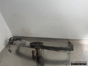 Używane Hak holowniczy Renault Scénic III (JZ) 1.6 Energy dCi 130 Cena € 105,00 Procedura marży oferowane przez Auto- en demontagebedrijf Eindewege