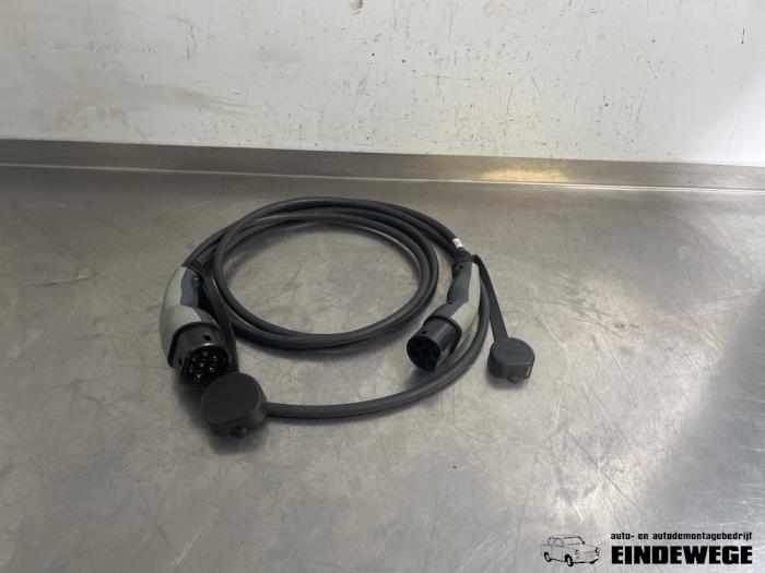 Usados Cable de carga vehículo híbrido Opel Corsa F (UB/UH/UP) Electric, Corsa-e 50kWh Precio € 210,00 Norma de margen ofrecido por Auto- en demontagebedrijf Eindewege