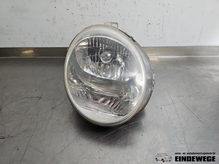 Używane Reflektor prawy Chevrolet Matiz 0.8 Cena € 25,00 Procedura marży oferowane przez Auto- en demontagebedrijf Eindewege