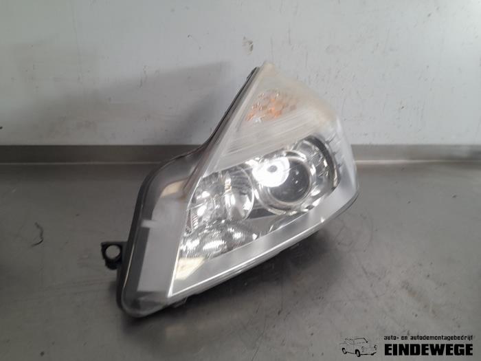 Używane Reflektor lewy Renault Espace (JK) 2.0 Turbo 16V Grand Espace Cena € 105,00 Procedura marży oferowane przez Auto- en demontagebedrijf Eindewege