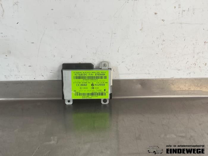Używane Modul Bluetooth Mitsubishi Attrage (A1) 1.2 12V Cena € 105,00 Procedura marży oferowane przez Auto- en demontagebedrijf Eindewege