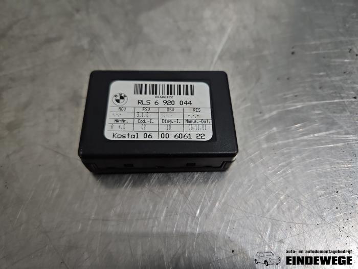 Begagnade Regnsensor BMW X5 (E53) 3.0 24V Pris € 20,00 Marginaltabell erbjuds av Auto- en demontagebedrijf Eindewege