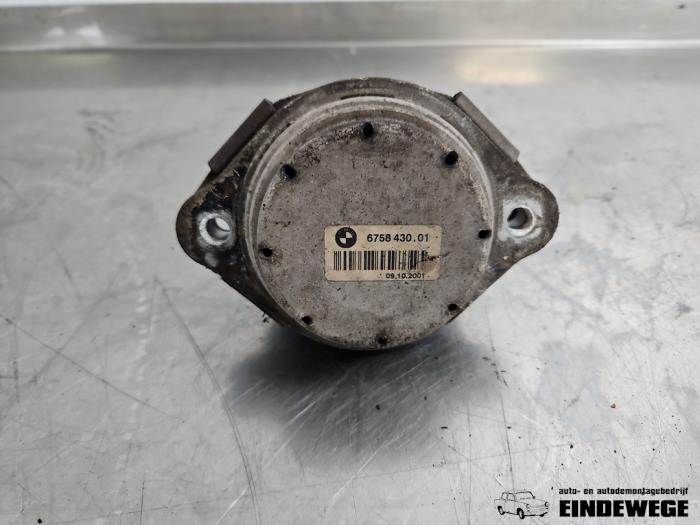 Engine mount from a BMW X5 (E53) 3.0 24V 2002