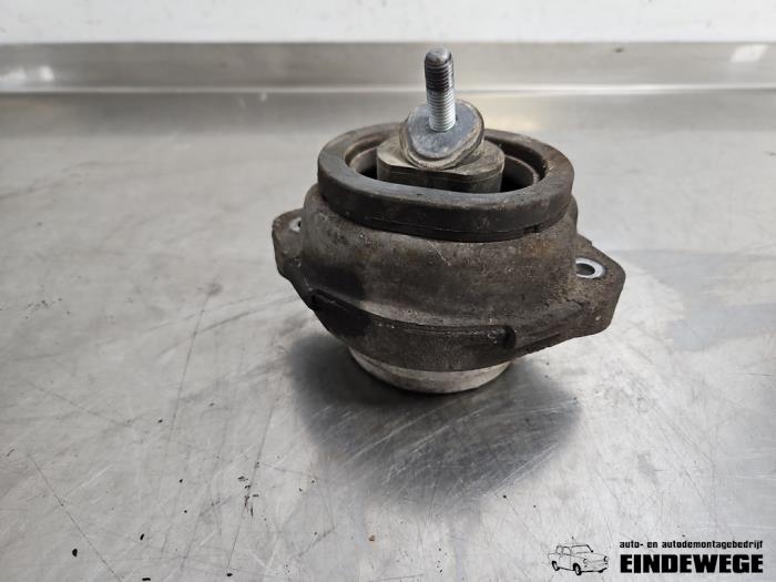Engine mount from a BMW X5 (E53) 3.0 24V 2002