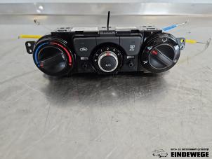 Begagnade Värmekontrollpanel Hyundai i20 1.2i 16V Pris € 35,00 Marginaltabell erbjuds av Auto- en demontagebedrijf Eindewege