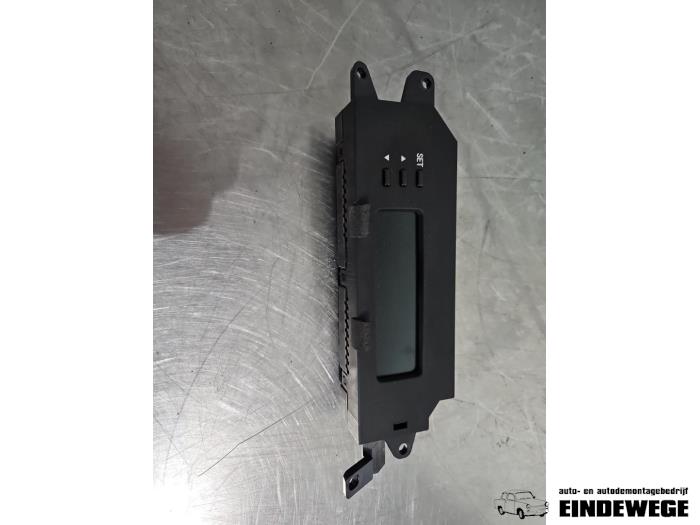 Begagnade Innerdisplay Hyundai i20 1.2i 16V Pris € 30,00 Marginaltabell erbjuds av Auto- en demontagebedrijf Eindewege