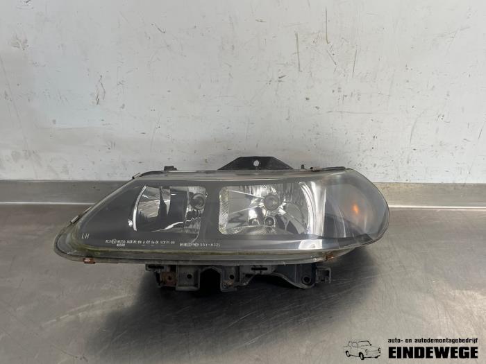Używane Reflektor lewy Renault Laguna I (B56) 1.6 16V Cena € 26,25 Procedura marży oferowane przez Auto- en demontagebedrijf Eindewege