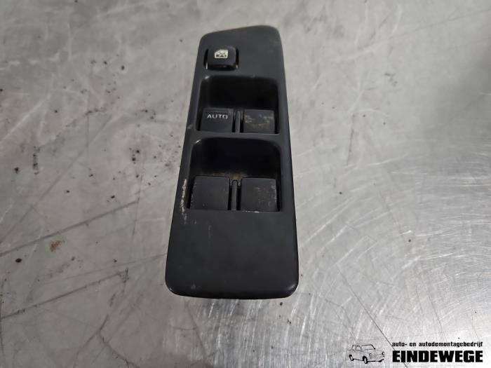 Usados Interruptor combinado de ventanillas Subaru Forester (SF) 2.0 16V X Precio € 30,00 Norma de margen ofrecido por Auto- en demontagebedrijf Eindewege